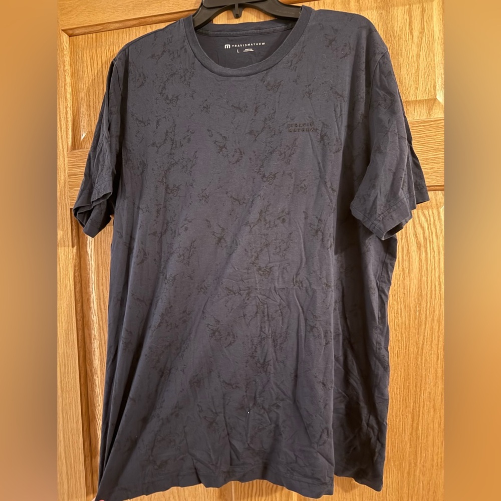 travis matthew golf t shirt men’s size large navy blue pattern with logo